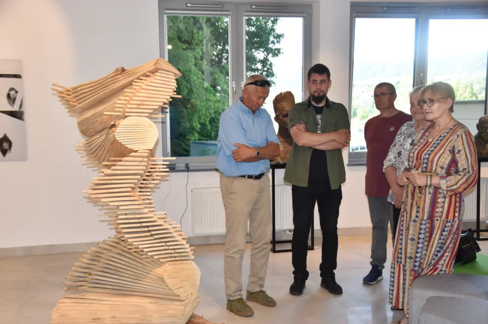 (Nie)przypadkiem… – w Miejskiej Galerii Sztuki odbył się wernisaż wystawy Justyny Kurek - zdjęcie 8