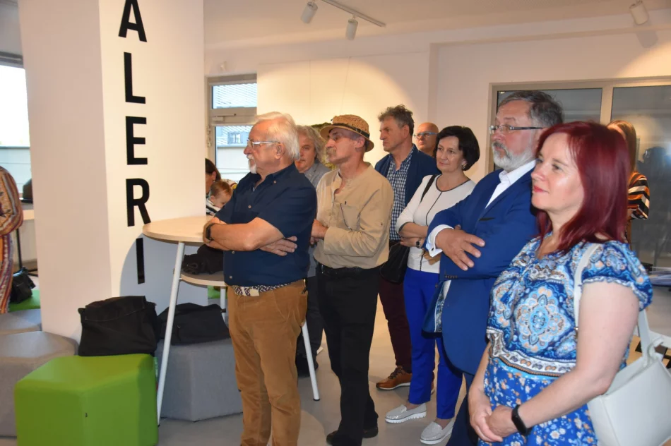 (Nie)przypadkiem… – w Miejskiej Galerii Sztuki odbył się wernisaż wystawy Justyny Kurek - zdjęcie 12