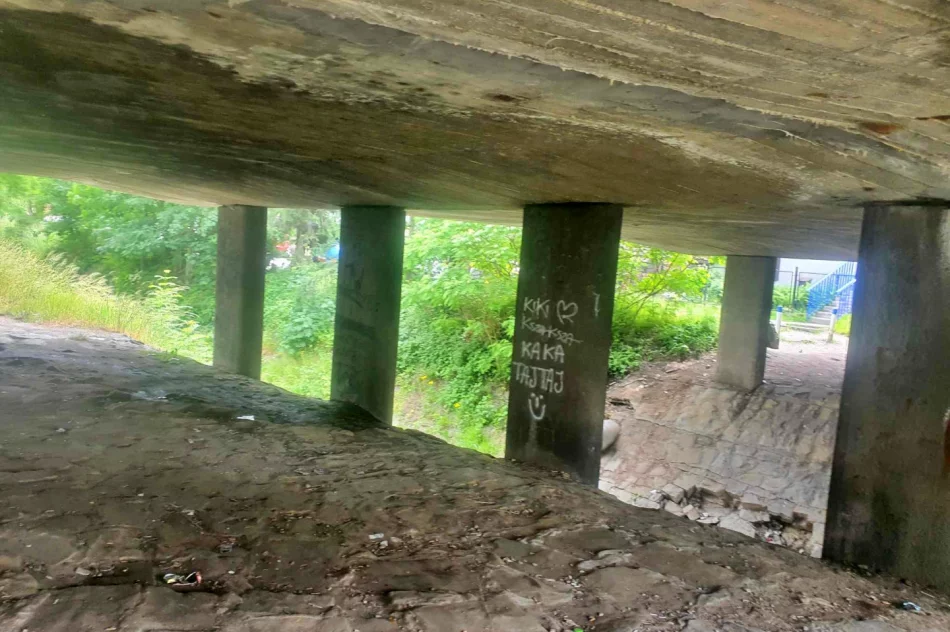 Obskurne miejsce libacji w centrum miasta - zdjęcie 5