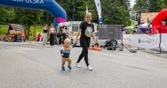 Wyścig wstrzymany przez kibica. Agresor gryzł policjantowi... buty - zdjęcie 1