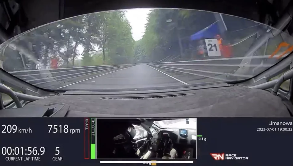 Przejazd wyścigowy z wnętrza Lamborghini Huracan - zdjęcie 1