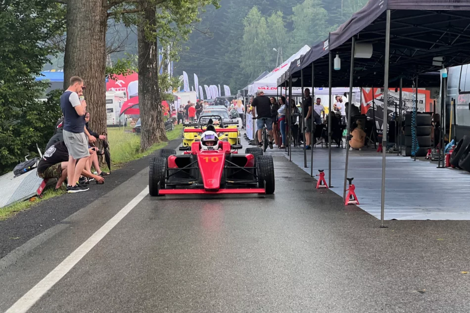 Christian Merli zwycięża w Limanowej ze średnią 175 km/h. Zapis transmisji - zdjęcie 5