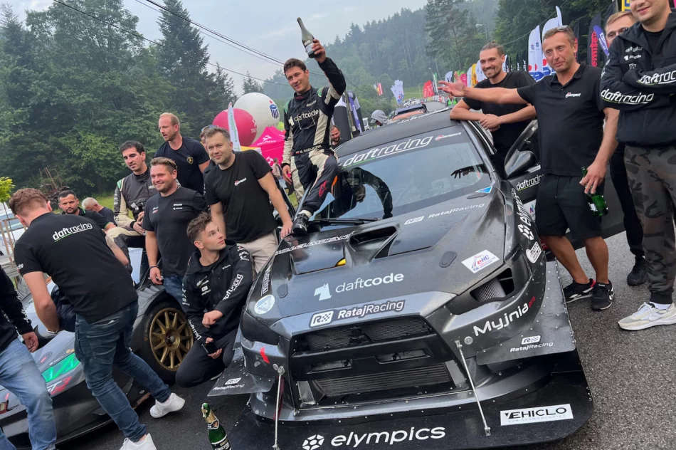 Christian Merli zwycięża w Limanowej ze średnią 175 km/h. Zapis transmisji - zdjęcie 8