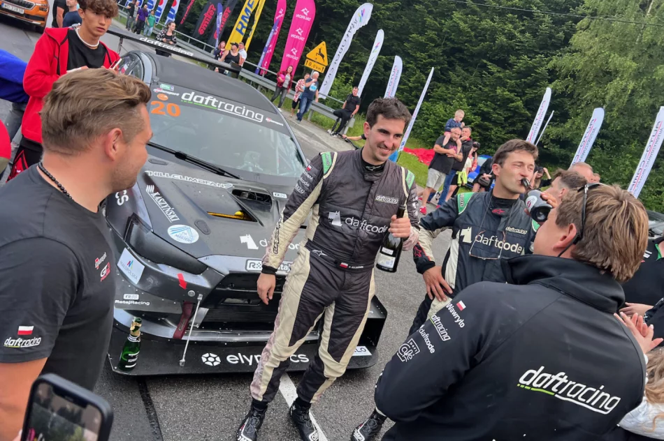 Christian Merli zwycięża w Limanowej ze średnią 175 km/h. Zapis transmisji - zdjęcie 12