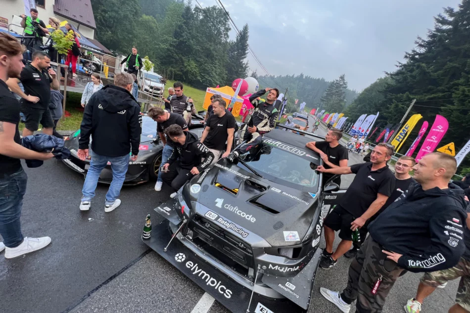 Christian Merli zwycięża w Limanowej ze średnią 175 km/h. Zapis transmisji - zdjęcie 13