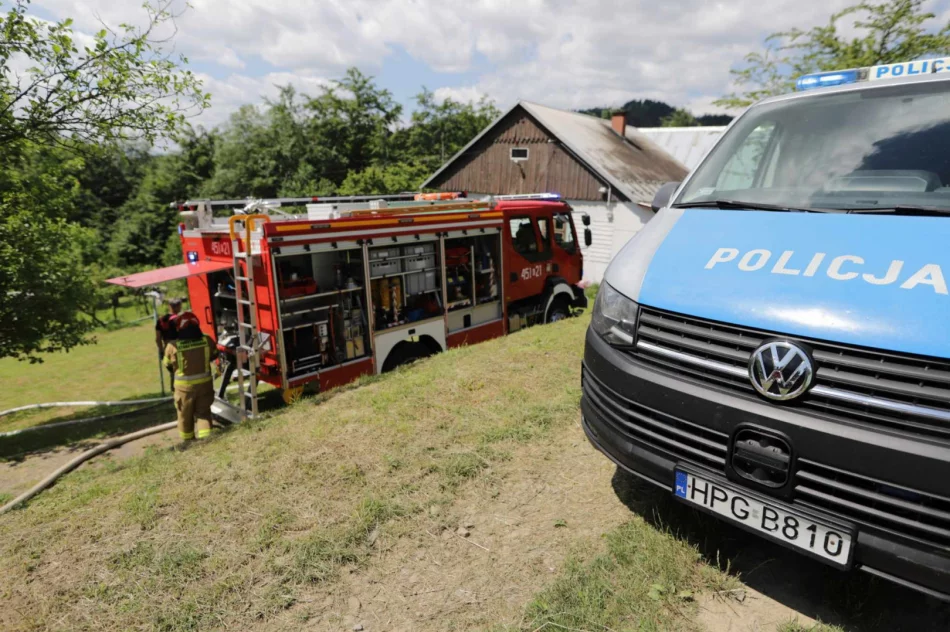 ​Pożar domu. Starsza kobieta trafiła do szpitala - zdjęcie 2