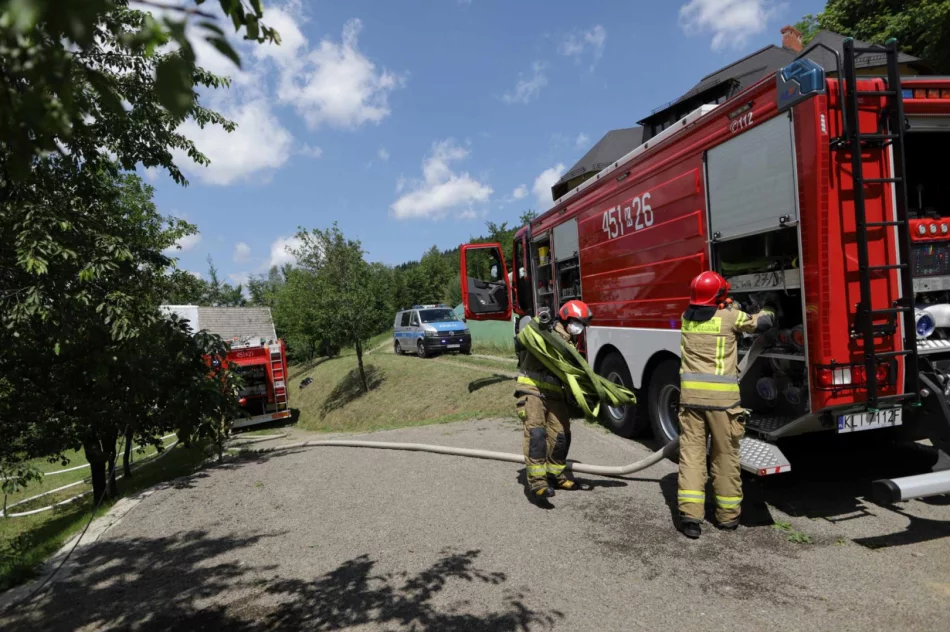 ​Pożar domu. Starsza kobieta trafiła do szpitala - zdjęcie 3