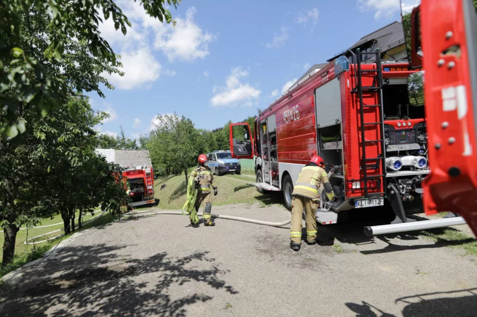 ​Pożar domu. Starsza kobieta trafiła do szpitala - zdjęcie 4