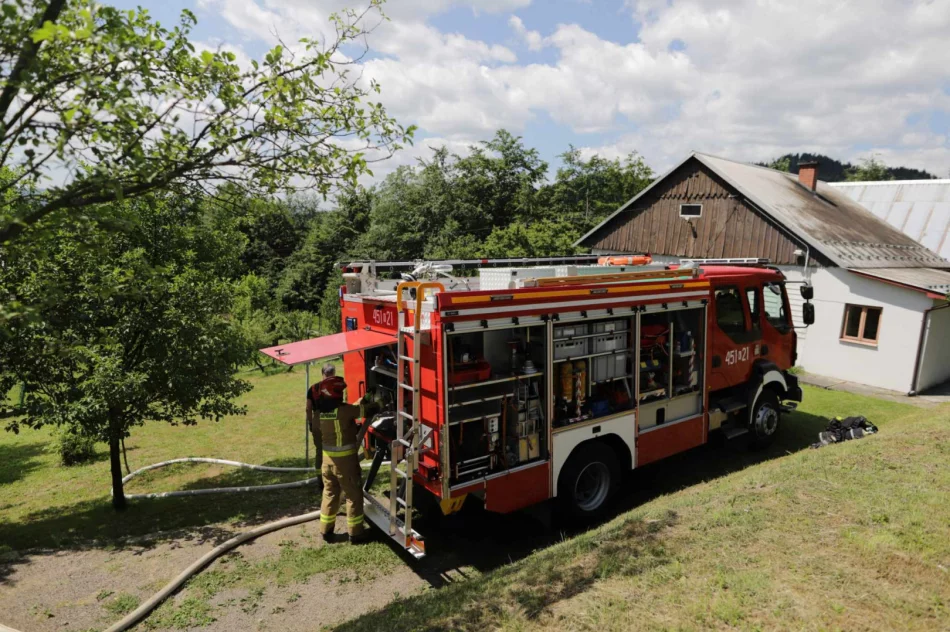​Pożar domu. Starsza kobieta trafiła do szpitala - zdjęcie 10