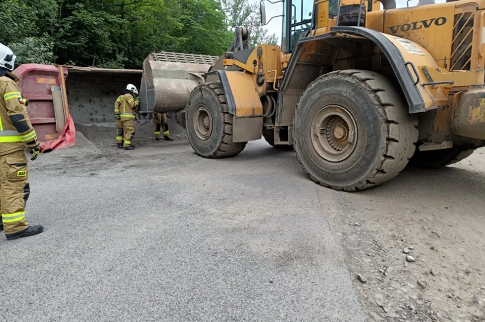 Mandat dla kierowcy i zabrany dowód: ciężarówka się stoczyła - zdjęcie 4