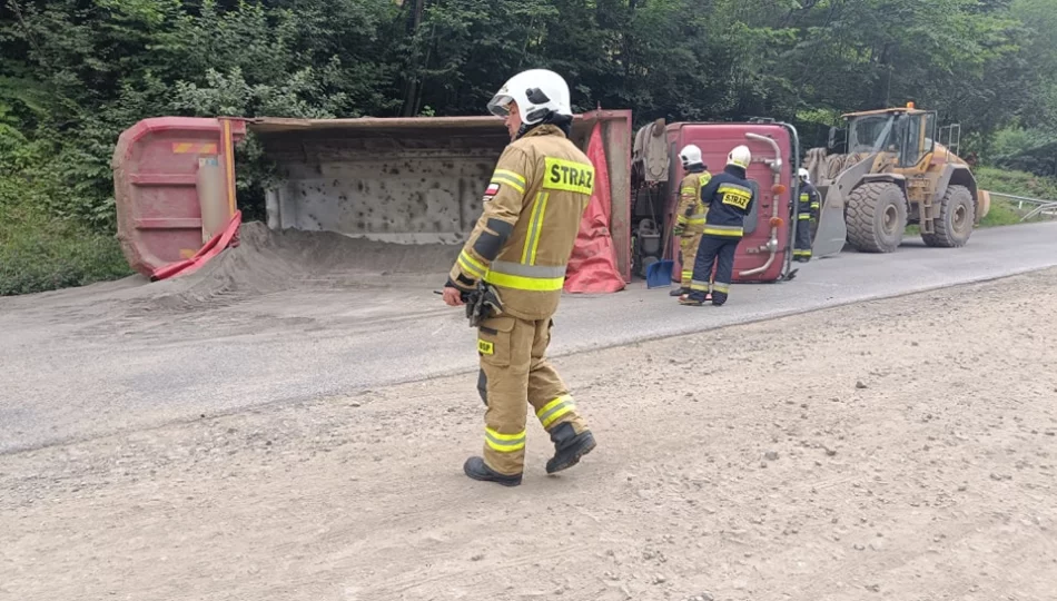 Mandat dla kierowcy i zabrany dowód: ciężarówka się stoczyła - zdjęcie 1