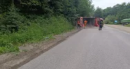 Mandat dla kierowcy i zabrany dowód: ciężarówka się stoczyła - zdjęcie 2