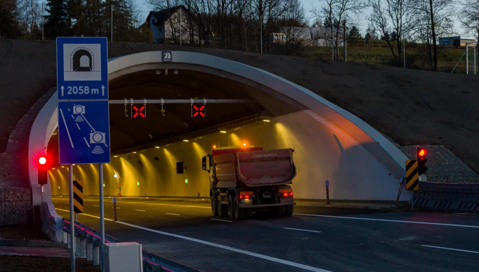 Ponad 16 tys. mandatów z tunelu. Tegoroczny rekordzista jechał 177 km/h - zdjęcie 1