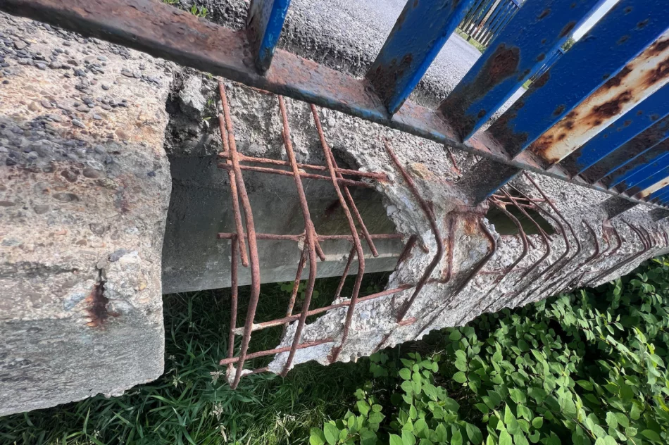 Dziury na wylot w moście - zdjęcie 3