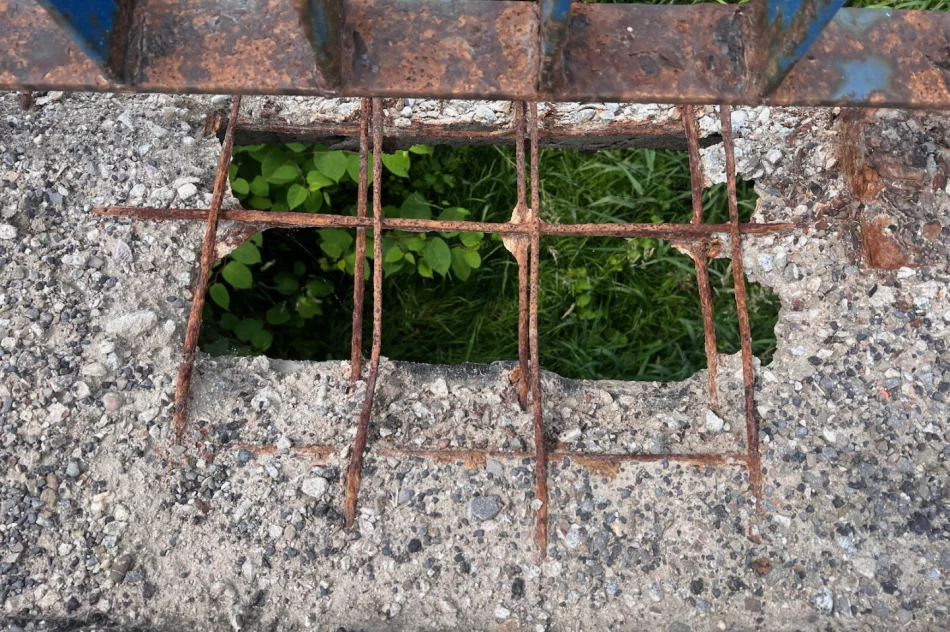 Dziury na wylot w moście - zdjęcie 4