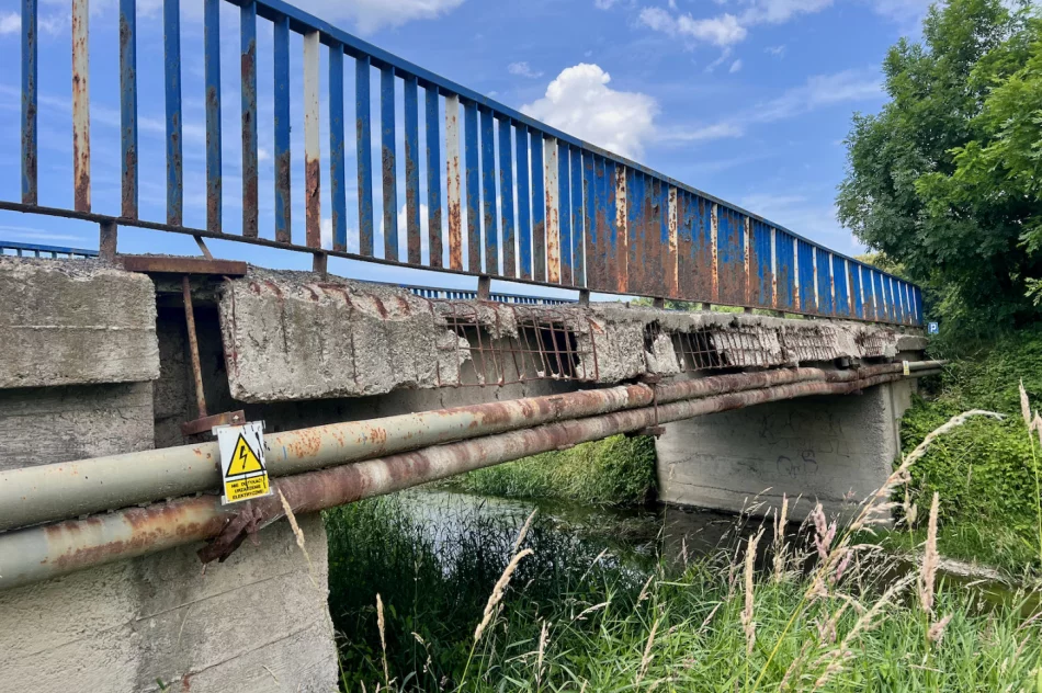 Dziury na wylot w moście - zdjęcie 7