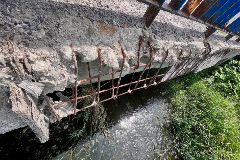 Dziury na wylot w moście - zdjęcie 12