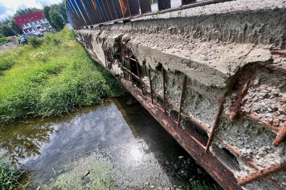Dziury na wylot w moście - zdjęcie 13