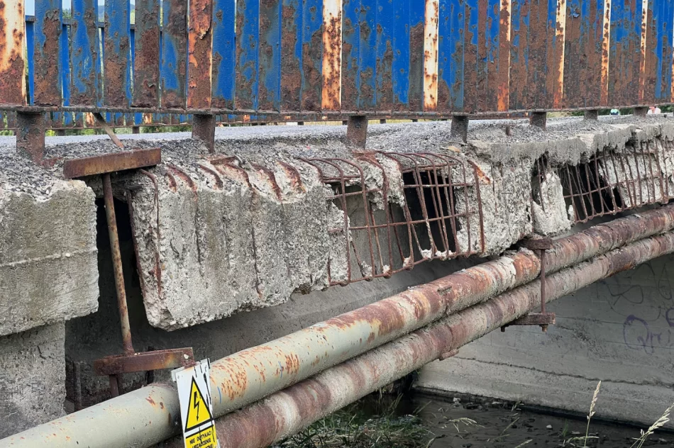 Dziury na wylot w moście - zdjęcie 14