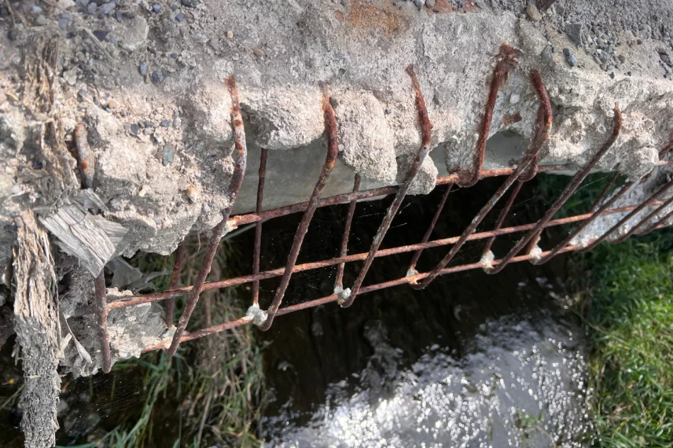 Dziury na wylot w moście - zdjęcie 15