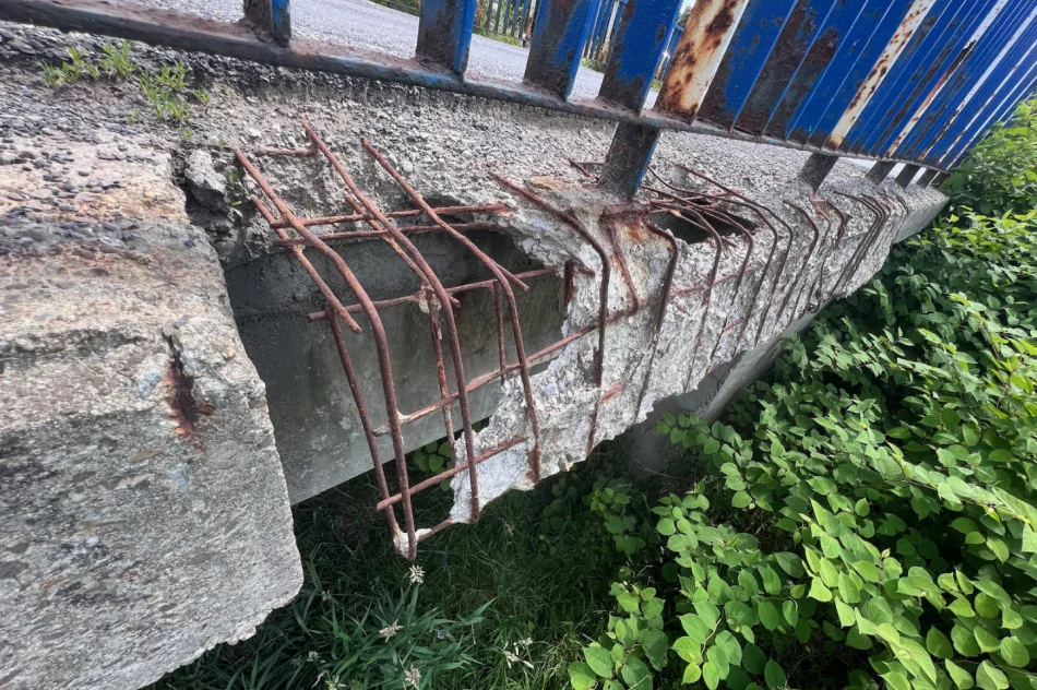 Dziury na wylot w moście - zdjęcie 16