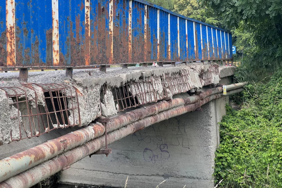 Dziury na wylot w moście - zdjęcie 18