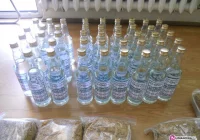 Nielegalny spirytus sprzedawany na targu - zdjęcie główne