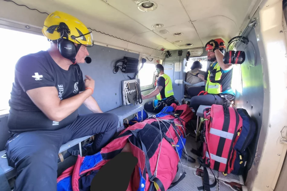 Nieszczęśliwy wypadek paralotniarzy. Policyjny śmigłowiec na pomoc wezwany z pokazu - zdjęcie 2