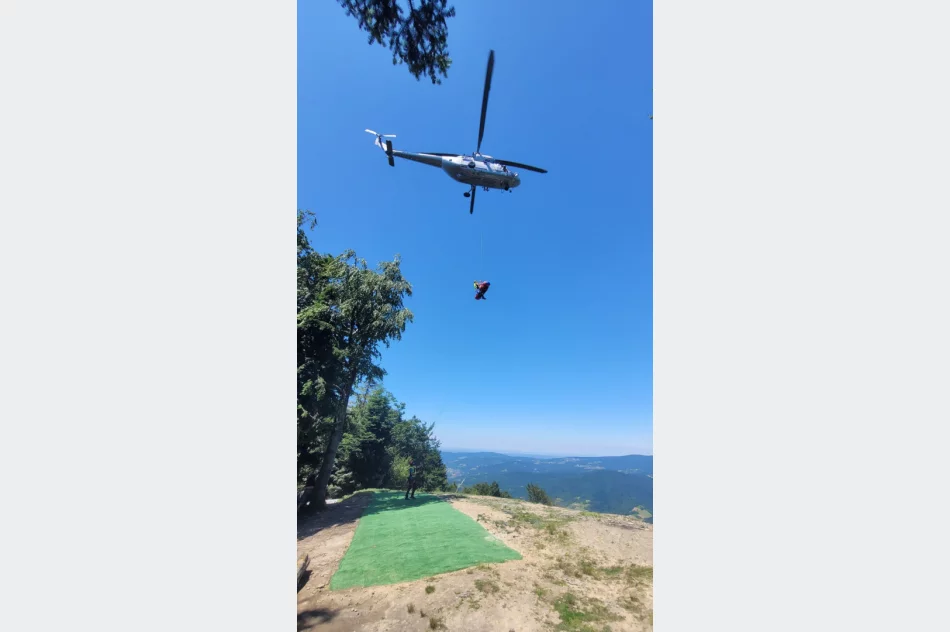 Nieszczęśliwy wypadek paralotniarzy. Policyjny śmigłowiec na pomoc wezwany z pokazu - zdjęcie 3