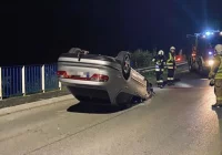 Dachowanie na drodze - zdjęcie główne