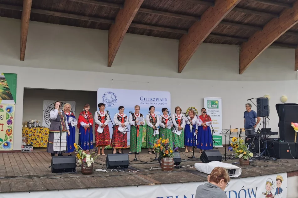 KGW Rupniów Centrum na festiwalu "U noju na Warniji" w Gietrzwałdzie - zdjęcie 5