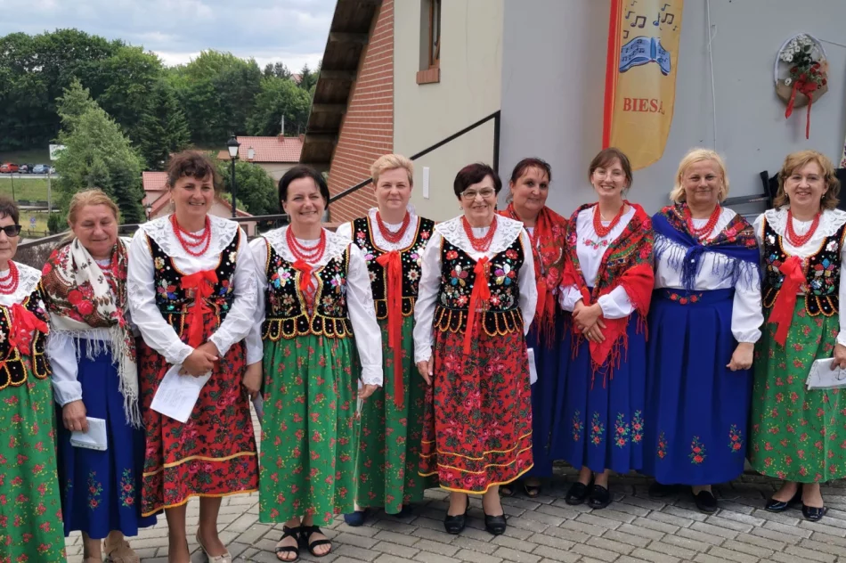 KGW Rupniów Centrum na festiwalu "U noju na Warniji" w Gietrzwałdzie - zdjęcie 6