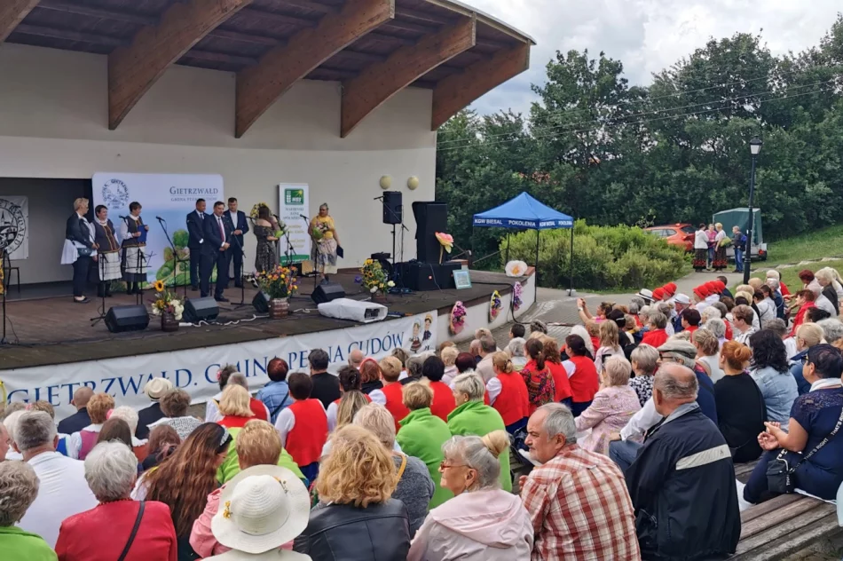 KGW Rupniów Centrum na festiwalu "U noju na Warniji" w Gietrzwałdzie - zdjęcie 7