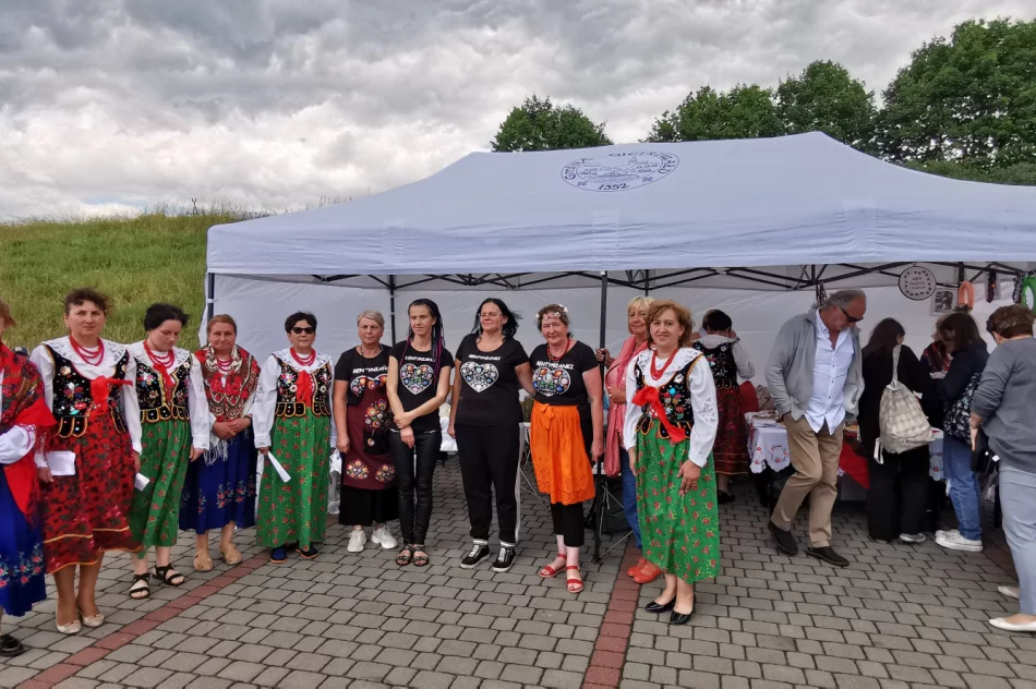 KGW Rupniów Centrum na festiwalu "U noju na Warniji" w Gietrzwałdzie - zdjęcie 9