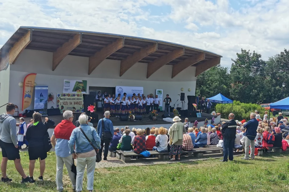 KGW Rupniów Centrum na festiwalu "U noju na Warniji" w Gietrzwałdzie - zdjęcie 10
