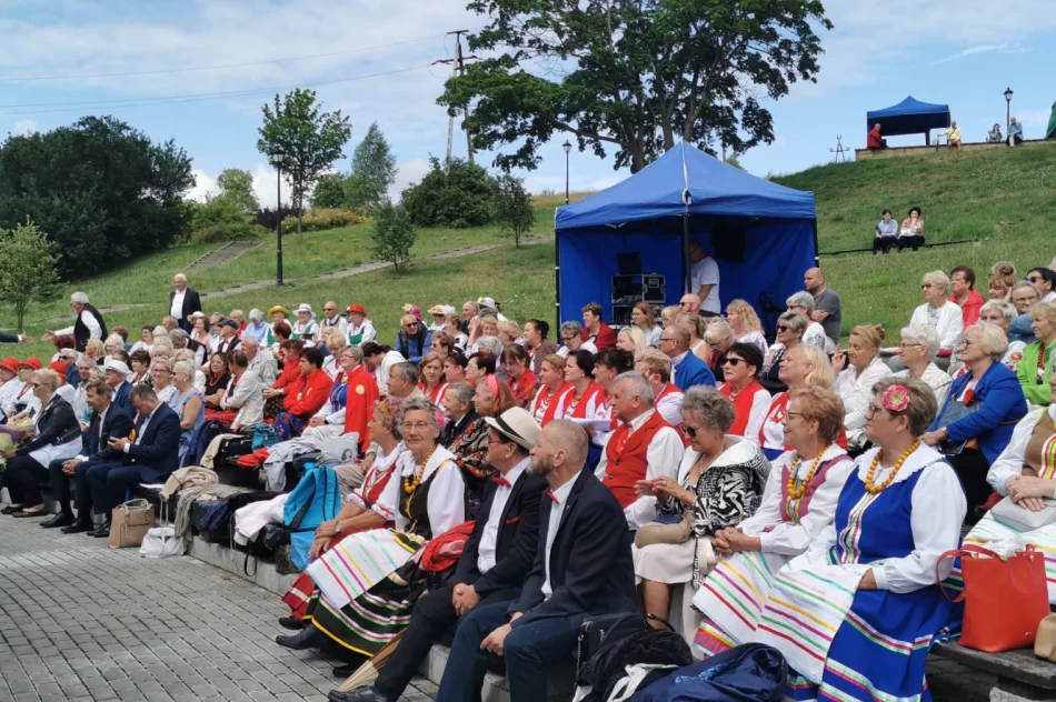 KGW Rupniów Centrum na festiwalu "U noju na Warniji" w Gietrzwałdzie - zdjęcie 11