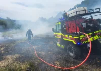 Pożar traw: poparzona osoba trafiła do szpitala - zdjęcie główne