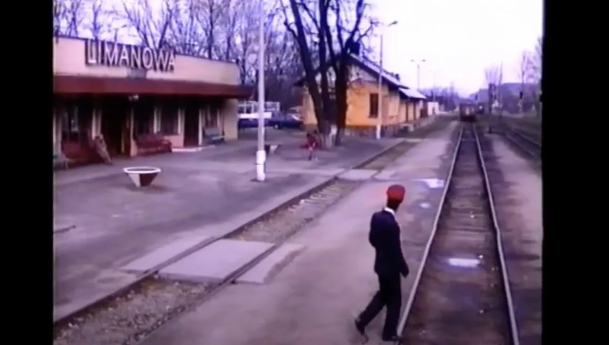 Podróż w czasie: pociągi towarowe i osobowe w Limanowej w 1992 roku. Zobacz niesamowite nagranie