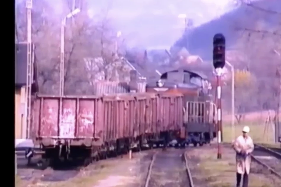 Podróż w czasie: pociągi towarowe i osobowe w Limanowej w 1992 roku. Zobacz niesamowite nagranie - zdjęcie 2