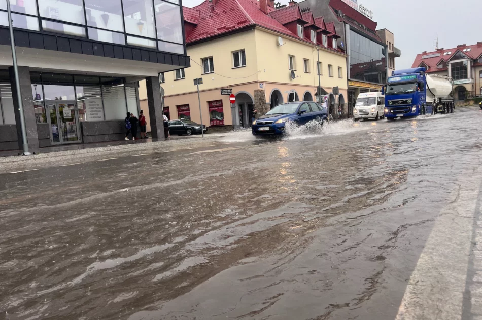 Gwałtowna burza i podtopienia, Rynek znów zalany - zdjęcie 15