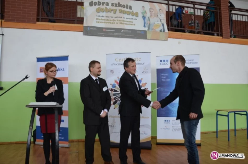 Komputery, spawarki, tablety rozdane gimnazjalistom - zdjęcie 2