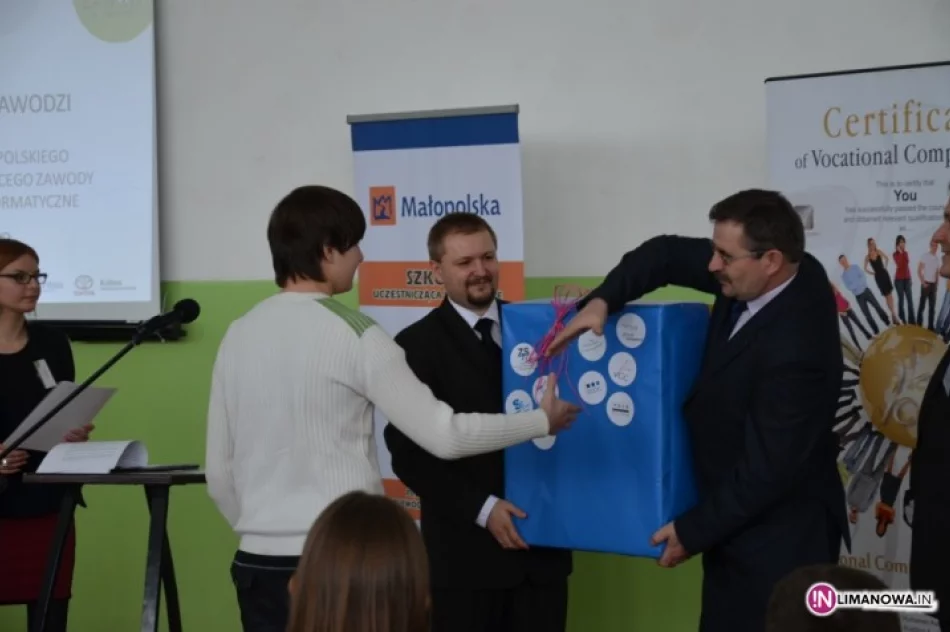 Komputery, spawarki, tablety rozdane gimnazjalistom - zdjęcie 4