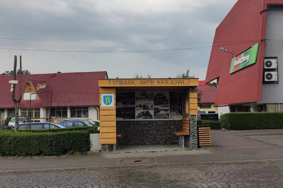 Archiwalne zdjęcia na przystanku - zdjęcie 2