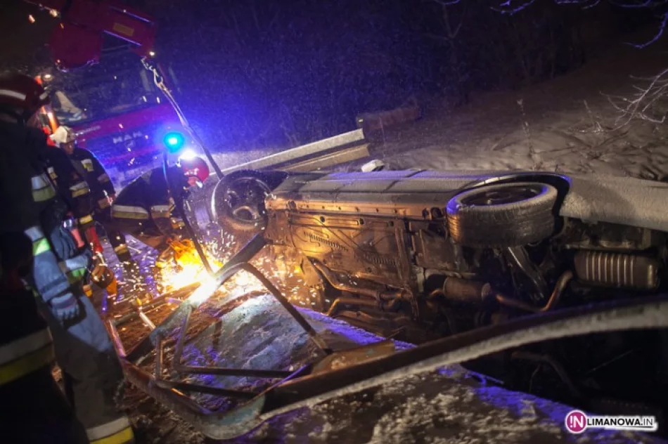 Uderzył w bariery i wpadł do potoku - zdjęcie 2