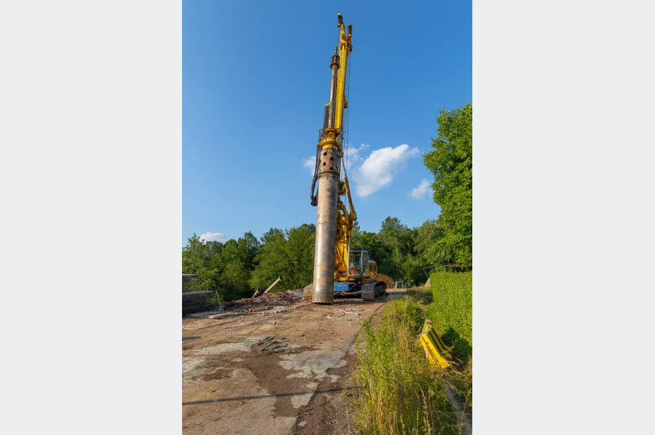 Osuwisko zniszczyło drogę, trwa jej odbudowa - zdjęcie 3