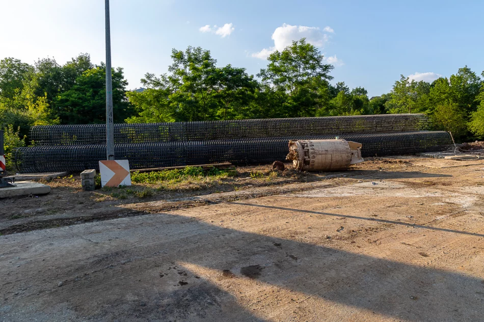 Osuwisko zniszczyło drogę, trwa jej odbudowa - zdjęcie 6