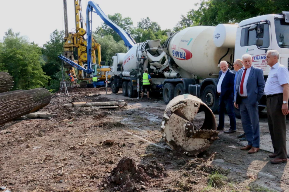 Rozpoczęły się prace nad stabilizacją osuwiska przy ul. Paderewskiego - zdjęcie 2