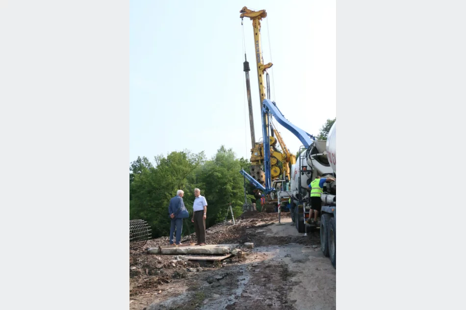 Rozpoczęły się prace nad stabilizacją osuwiska przy ul. Paderewskiego - zdjęcie 3