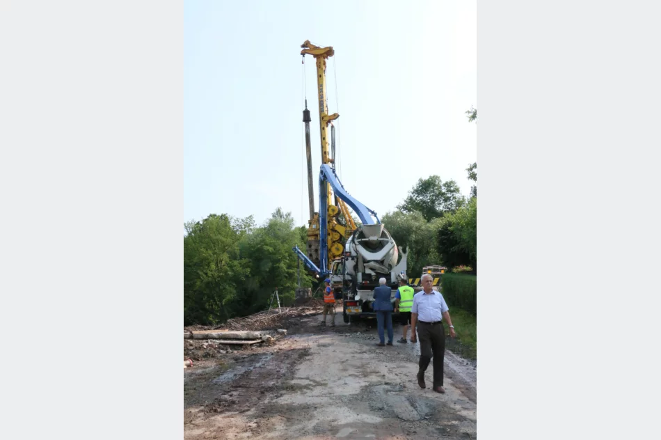 Rozpoczęły się prace nad stabilizacją osuwiska przy ul. Paderewskiego - zdjęcie 4