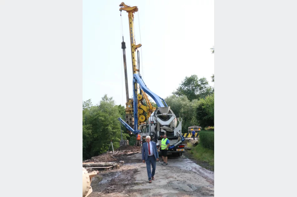 Rozpoczęły się prace nad stabilizacją osuwiska przy ul. Paderewskiego - zdjęcie 5